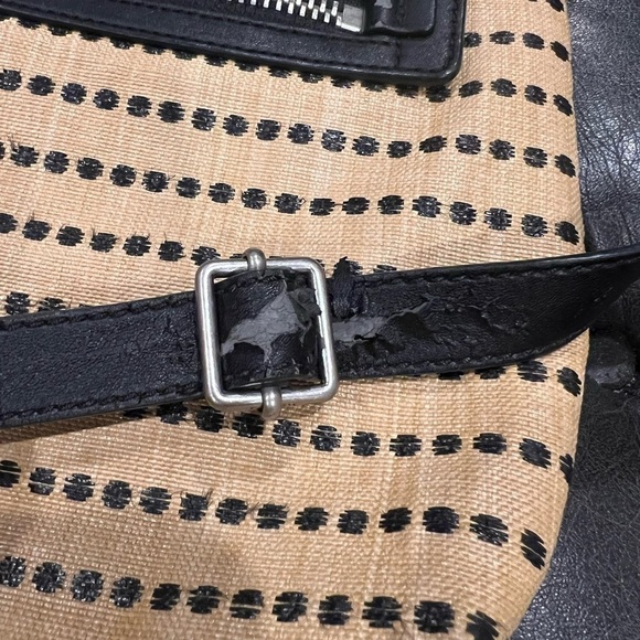 Fossil Purse Tan With Black Accent Crossbody Adjustable Strap - Picture 7 of 12